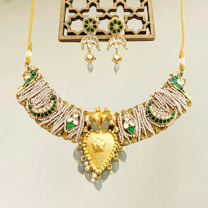 Chaand moti necklace