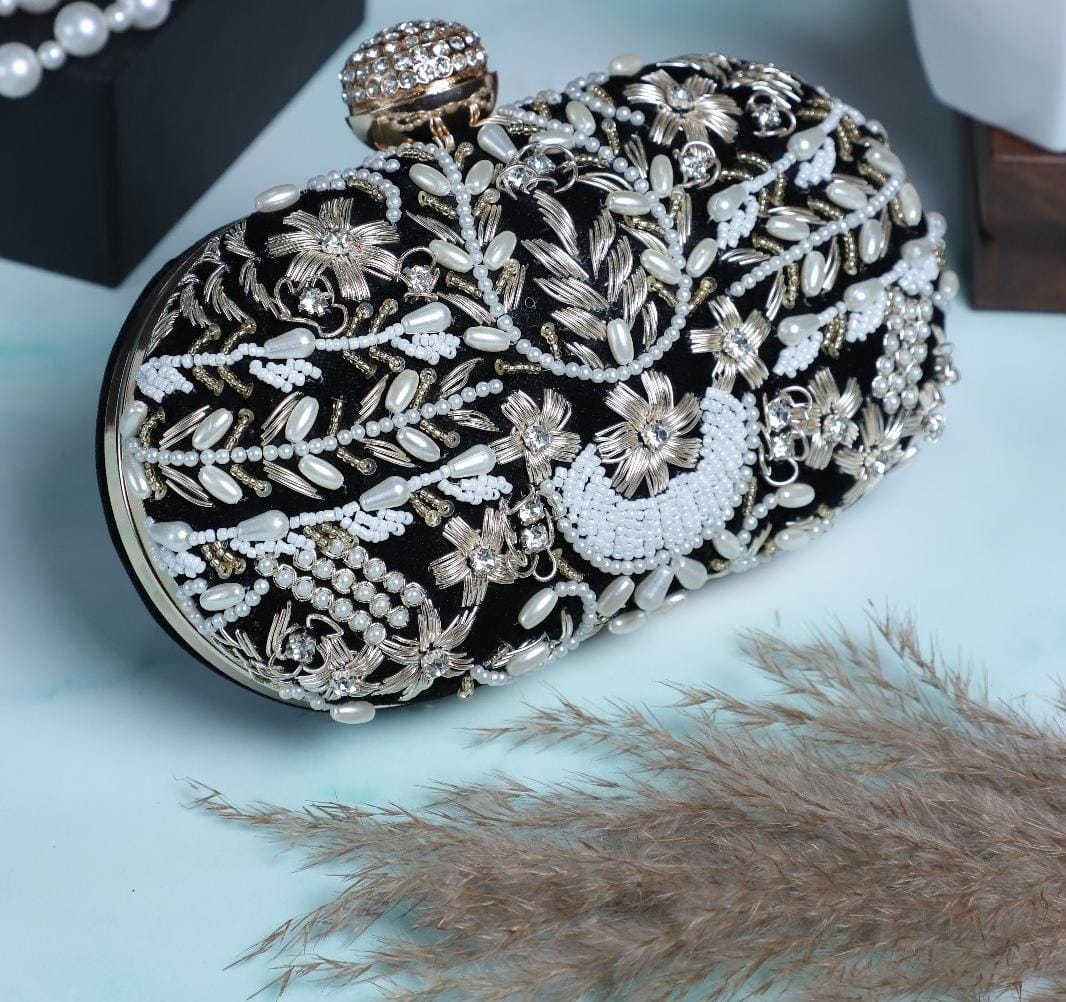 Paro Regal Dabka Clutch
