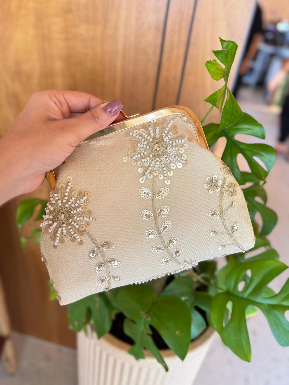 Aurora Luxe Clutch – Gold & Silver White Mix