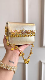 SUNHERA 2.0 – Golden Glam Metallic Mini