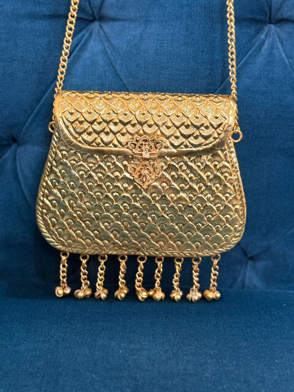 Rajvanshi Swarna Tassel Clutch