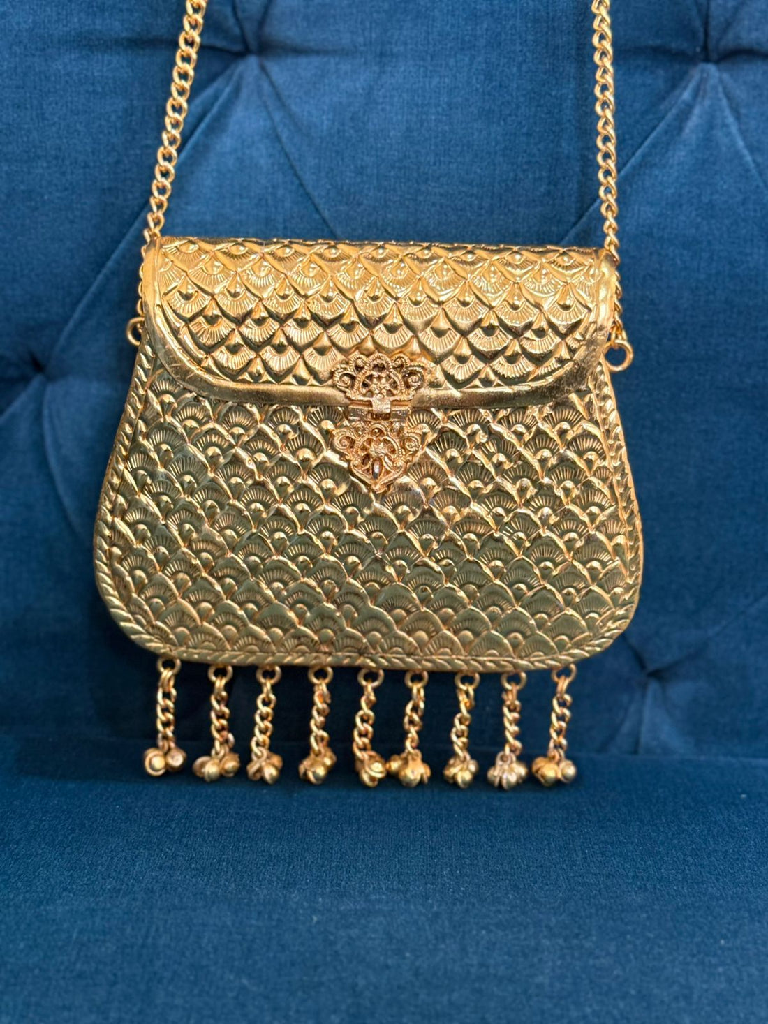 Rajvanshi Swarna Tassel Clutch