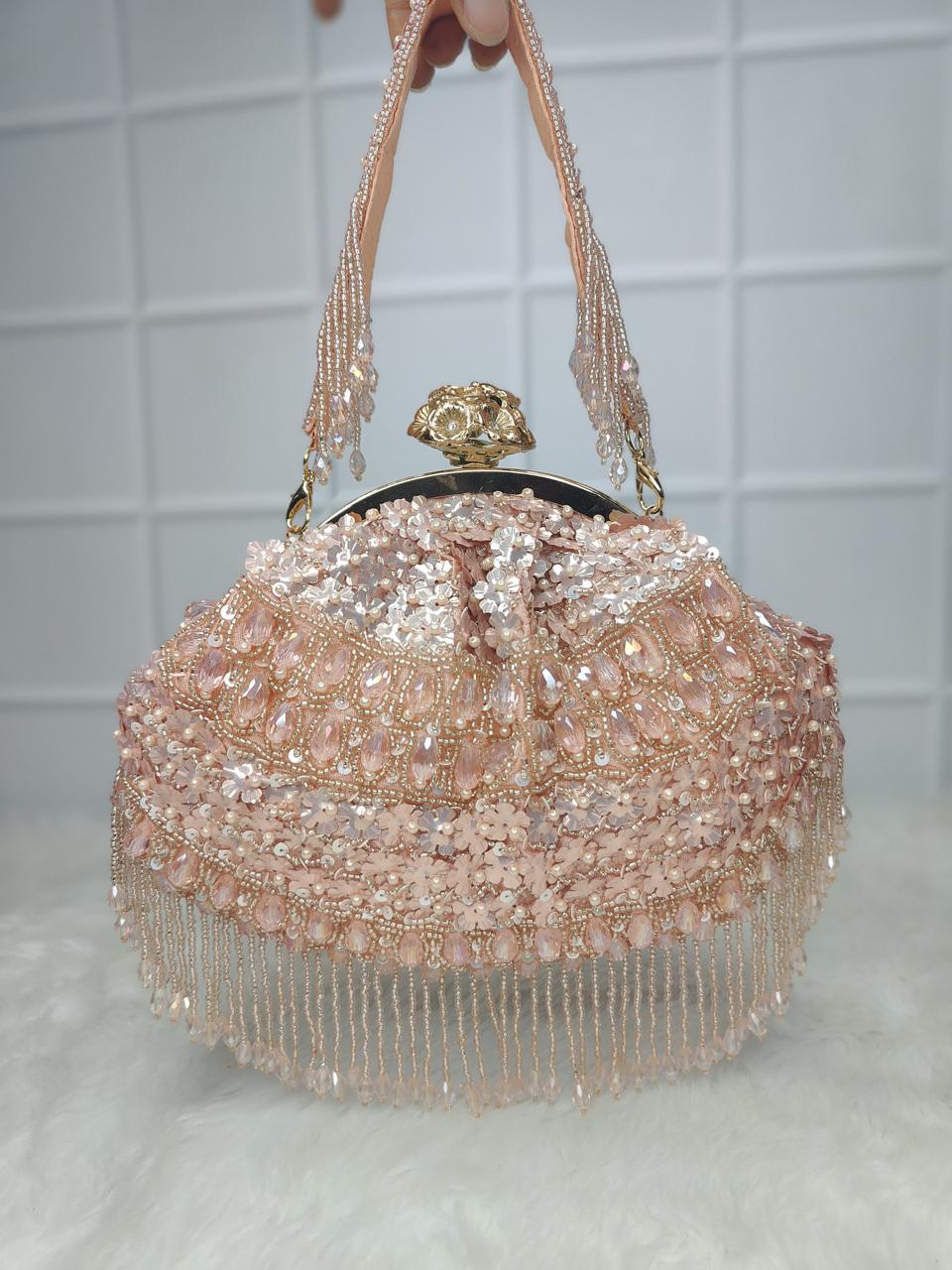 ELIZABETH – THE ROYAL